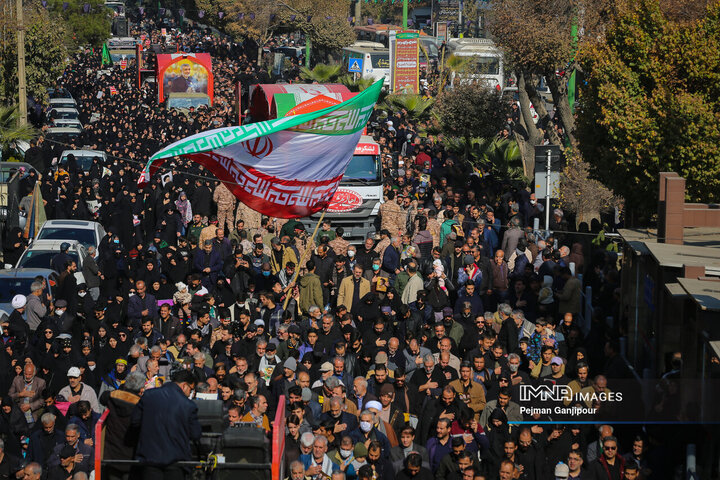وداع مردم اصفهان با شهدای گمنام دفاع مقدس