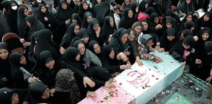 فیلم| تشییع پیکر مطهر ۶ شهید گمنام در اراک