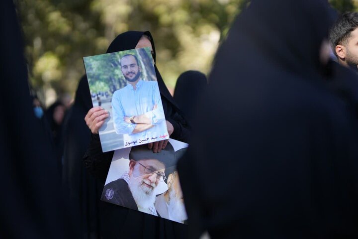 اشک‌ها و نرگس‌ها در مسیر کاروان شهدا؛ خرم‌آباد در سوگی فاطمی