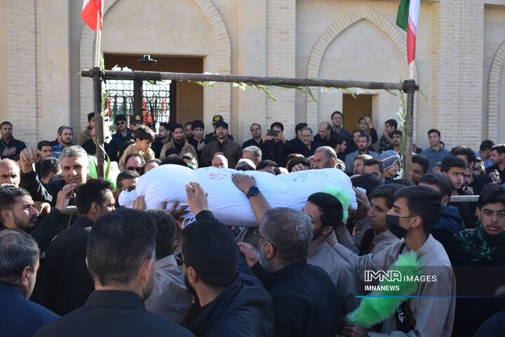 وداع عاشقانه مردم کرمان با یاران گمنام حاج قاسم