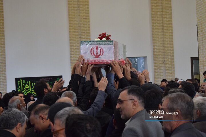 وداع عاشقانه مردم کرمان با یاران گمنام حاج قاسم