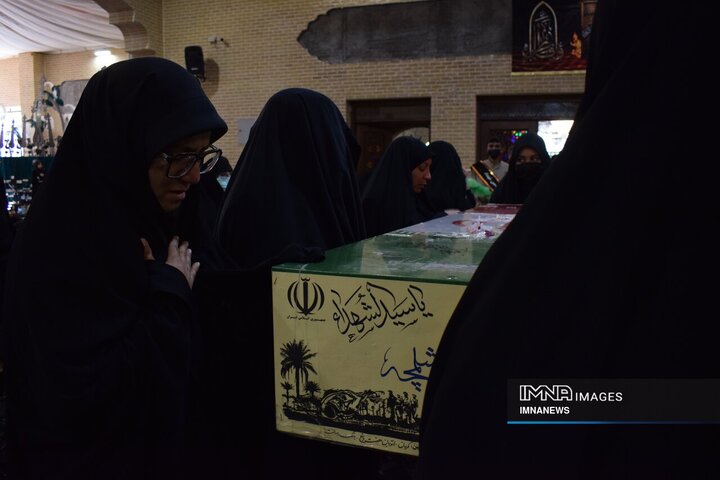 وداع عاشقانه مردم کرمان با یاران گمنام حاج قاسم