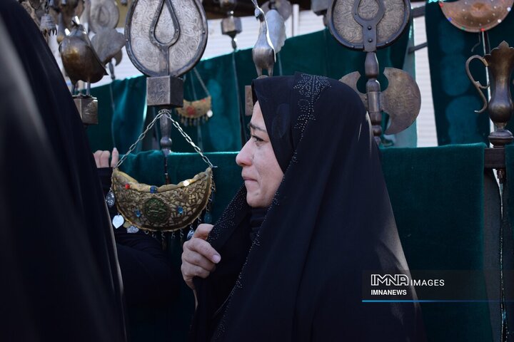 وداع عاشقانه مردم کرمان با یاران گمنام حاج قاسم