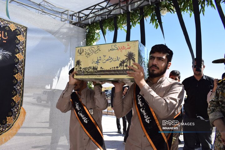 وداع عاشقانه مردم کرمان با یاران گمنام حاج قاسم