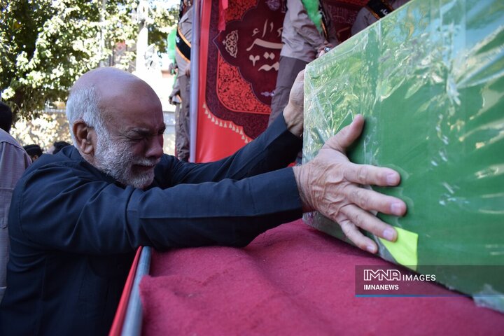 وداع عاشقانه مردم کرمان با یاران گمنام حاج قاسم