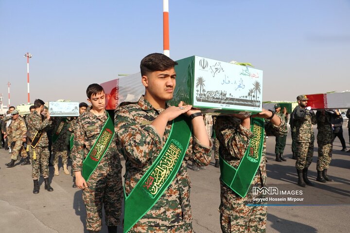 مشهد، قاب اشک فاطمی در استقبال از ۱۳ شهید گمنام