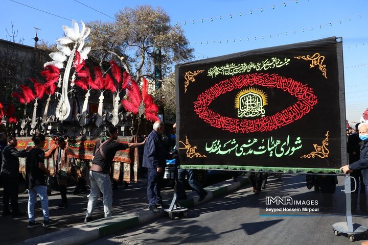مشهد، قاب اشک فاطمی در استقبال از ۱۳ شهید گمنام
