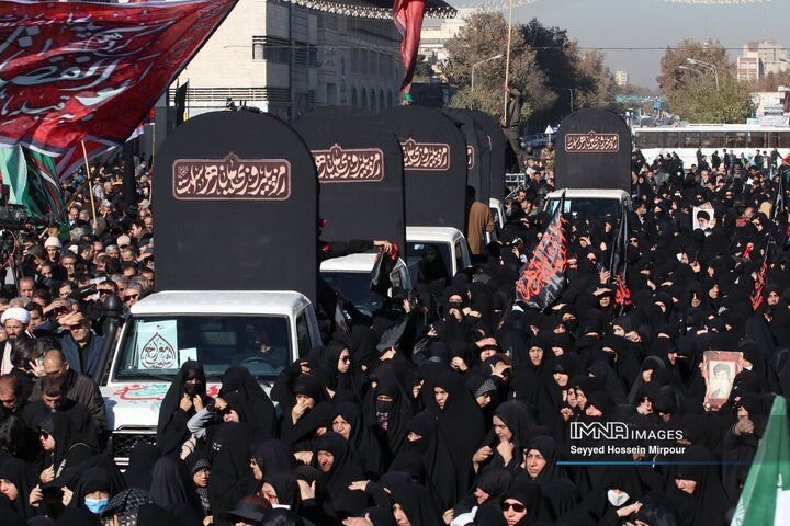 مشهد، قاب اشک فاطمی در استقبال از ۱۳ شهید گمنام