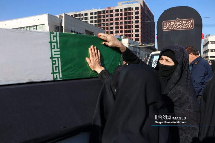 مشهد، قاب اشک فاطمی در استقبال از ۱۳ شهید گمنام