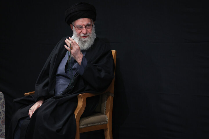 مراسم عزاداری شام شهادت حضرت زهرا(س) با حضور رهبر انقلاب