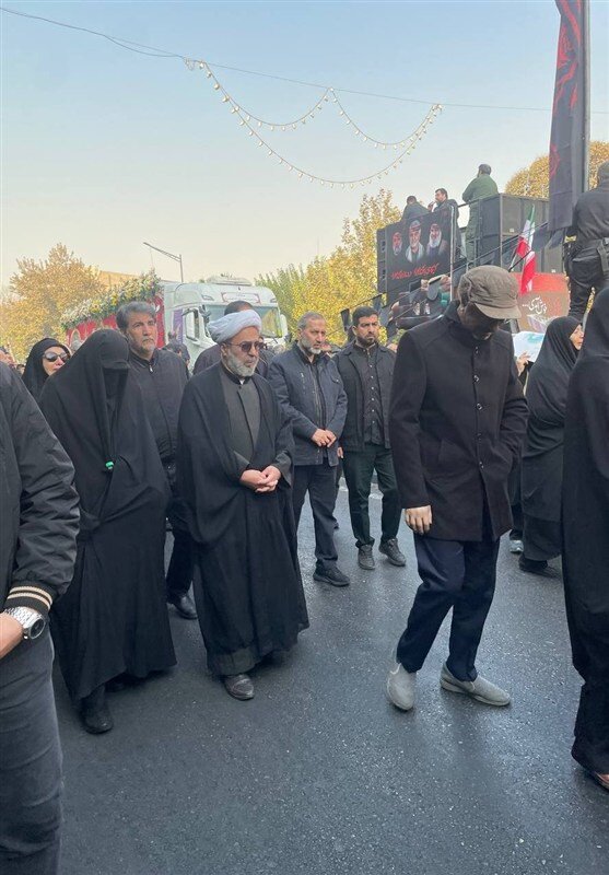 پیکرهای مطهر ۱۰۰ شهید گمنام در تهران تشییع شد