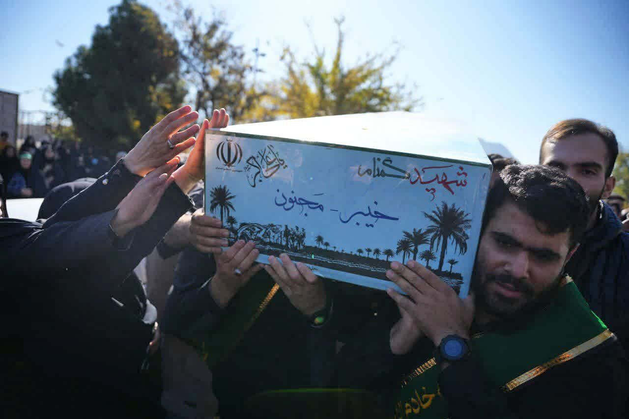 اشکها و نرگسها در مسیر کاروان شهدا؛ خرمآباد در سوگی فاطمی