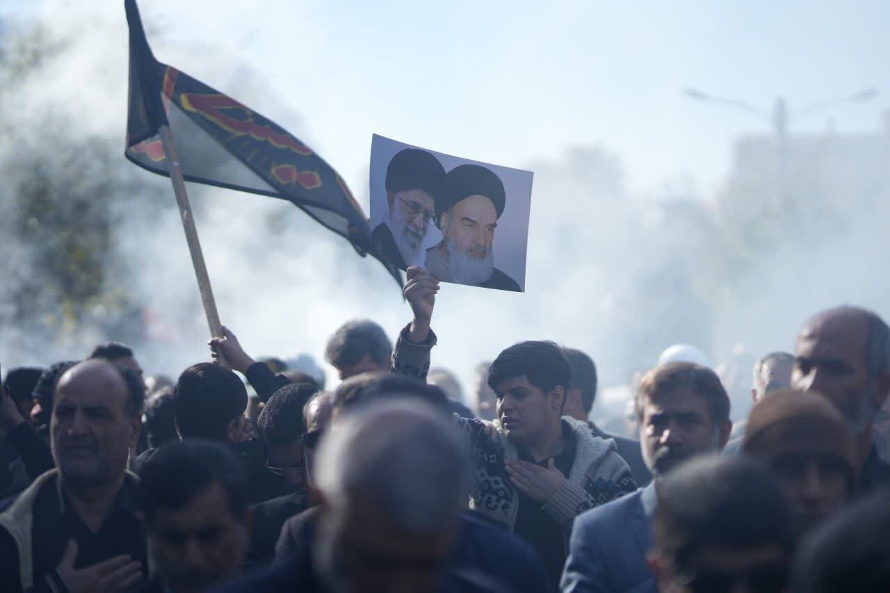 اشکها و نرگسها در مسیر کاروان شهدا؛ خرمآباد در سوگی فاطمی