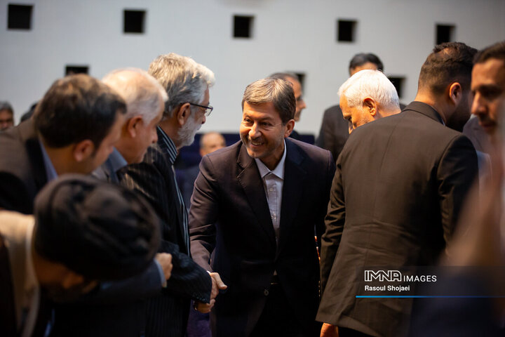 آیین رونمایی از دانشنامه اصفهان