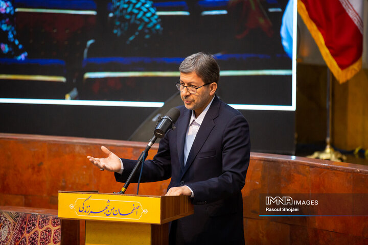 آیین رونمایی از دانشنامه اصفهان