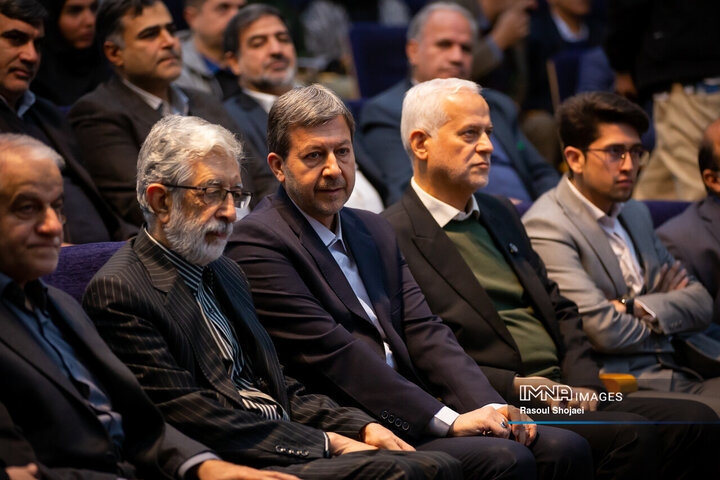 آیین رونمایی از دانشنامه اصفهان