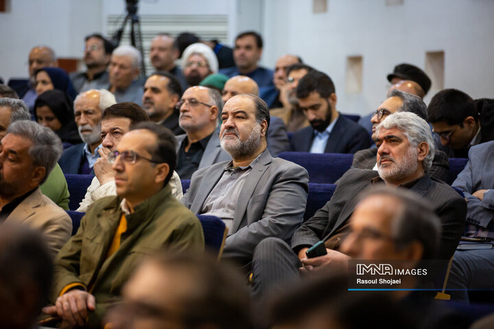 آیین رونمایی از دانشنامه اصفهان