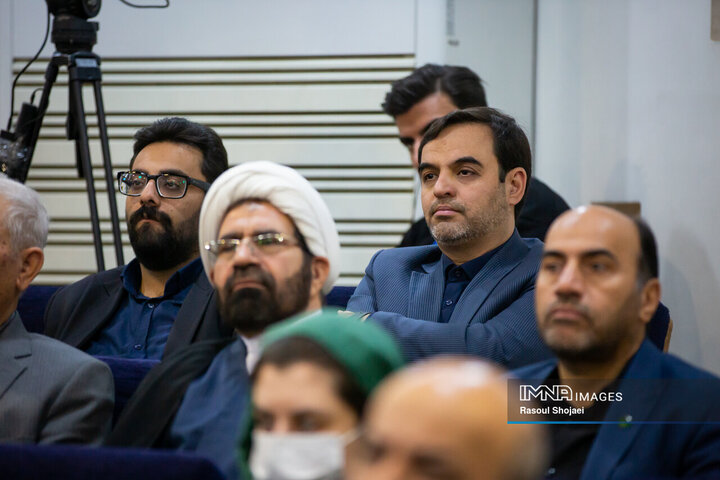 آیین رونمایی از دانشنامه اصفهان