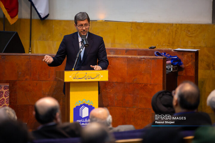 دانشنامه اصفهان پلی میان گذشته فاخر و آینده اصفهان است/ پیگیر مشکل زاینده‌رود هستیم