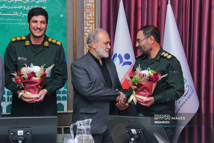 دیدار اعضای شورای شهر اصفهان با فرماندهان نواحی مقاومت بسیج