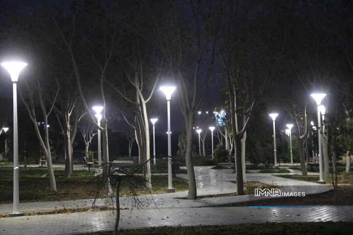 به‌روزرسانی طرح‌های بهینه‌سازی روشنایی در پارک‌ها و فضای سبز منطقه ۱۵ اصفهان
