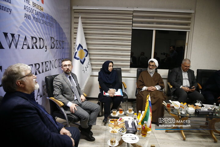 رونمایی از وب‌گاه مرکز مطالعات و امضای تفاهم‌نامه با اتحادیه شهرهای بریکس