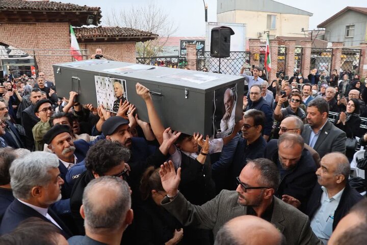 وداع باشکوه مردم رشت با ناصر مسعودی/ بلبل گیلان در خانه ابدی آرام گرفت