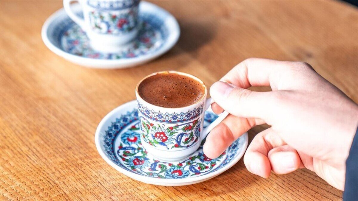 چگونه قهوه ترک دم کنیم؟ راهنمای کامل و حرفه‌ای دم‌کردن قهوه ترک با روش‌های مختلف