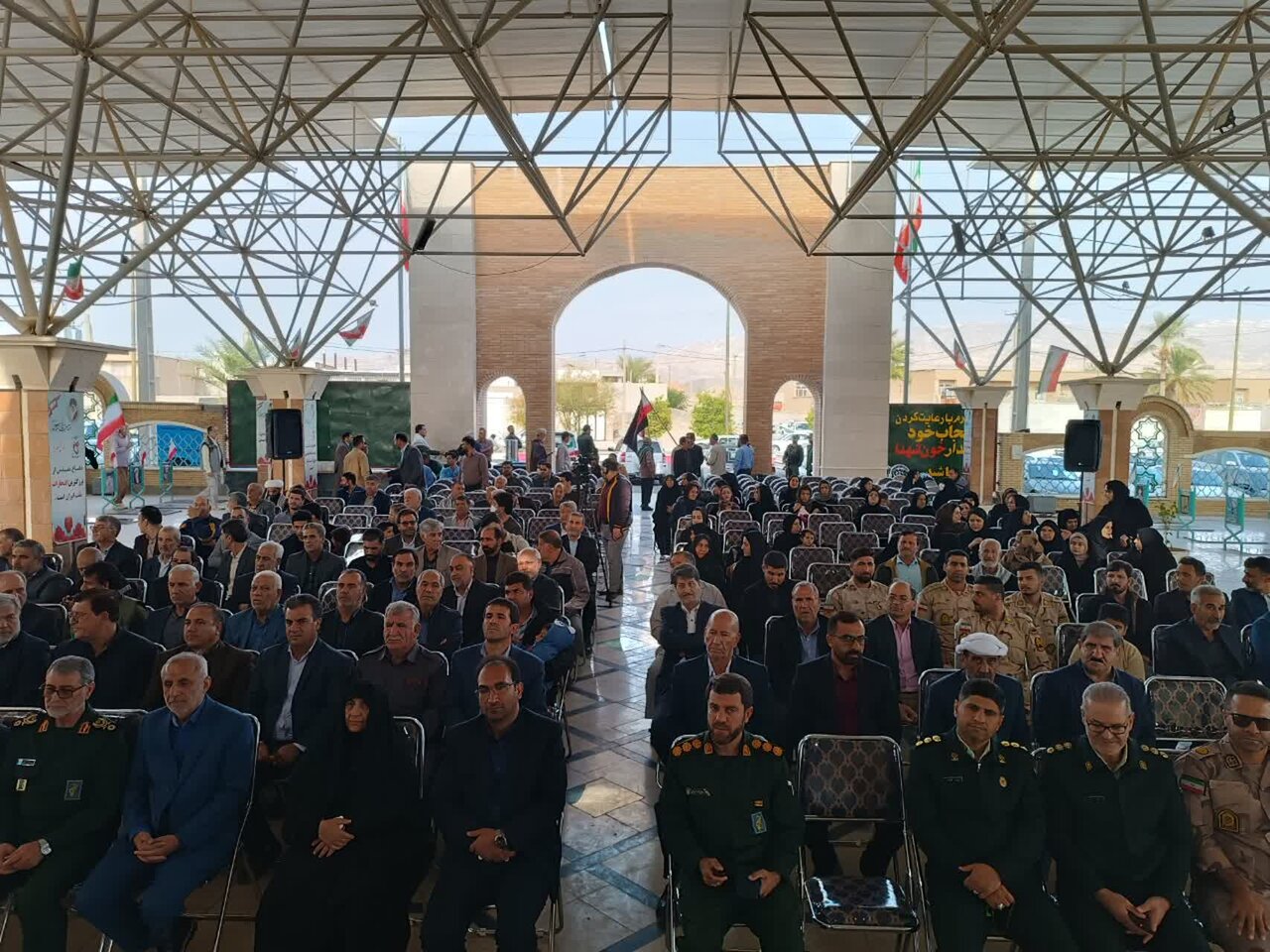 شهدا با خون خود مسیر عزت و استقلال را روشن کردند