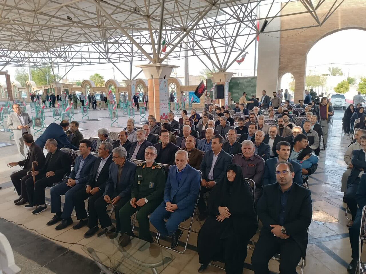 شهدا با خون خود مسیر عزت و استقلال را روشن کردند