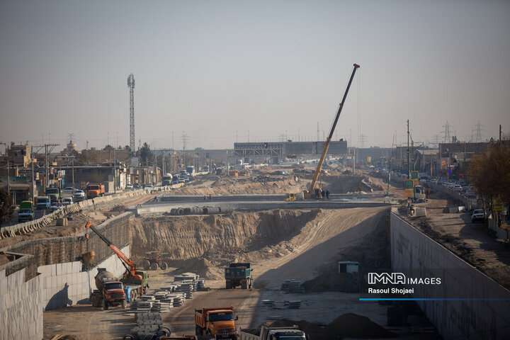 بازدید شهردار اصفهان از پروژه مجموعه پل‌ها و زیرگذر شهید رئیسی