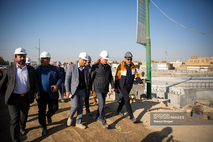 بازدید شهردار اصفهان از پروژه مجموعه پل‌ها و زیرگذر شهید رئیسی