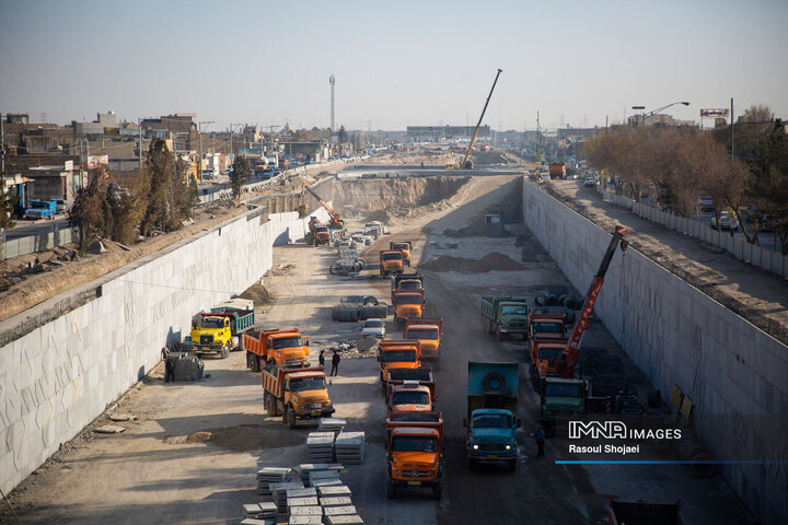 بازدید شهردار اصفهان از پروژه مجموعه پل‌ها و زیرگذر شهید رئیسی