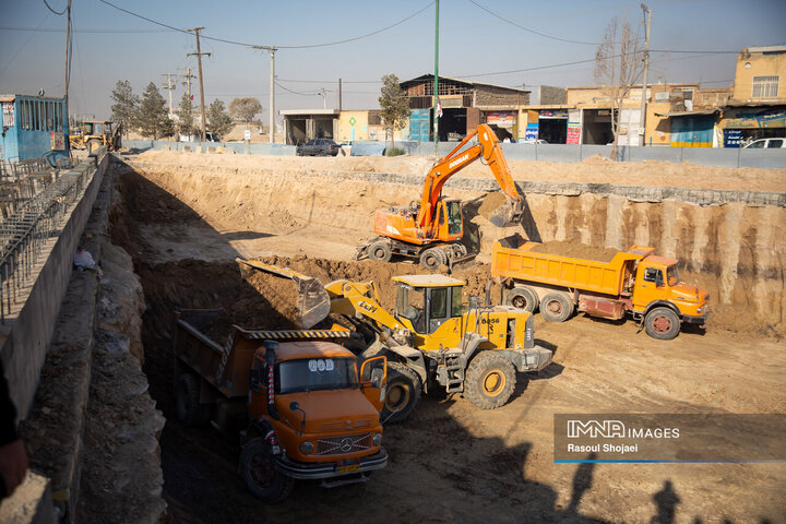 بازدید شهردار اصفهان از پروژه مجموعه پل‌ها و زیرگذر شهید رئیسی