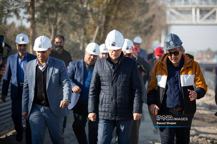 بازدید شهردار اصفهان از پروژه مجموعه پل‌ها و زیرگذر شهید رئیسی