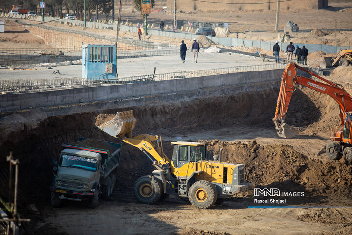 بازدید شهردار اصفهان از پروژه مجموعه پل‌ها و زیرگذر شهید رئیسی