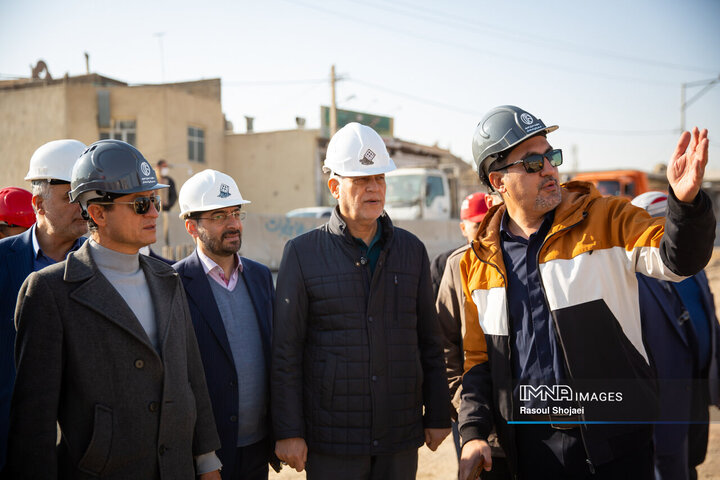بازدید شهردار اصفهان از پروژه مجموعه پل‌ها و زیرگذر شهید رئیسی
