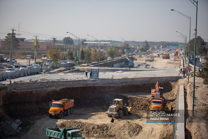 بازدید شهردار اصفهان از پروژه مجموعه پل‌ها و زیرگذر شهید رئیسی