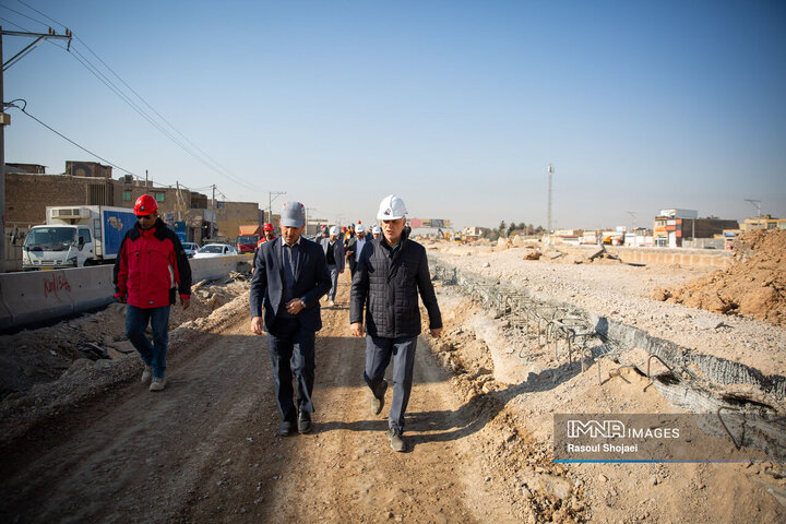بازدید شهردار اصفهان از پروژه مجموعه پل‌ها و زیرگذر شهید رئیسی