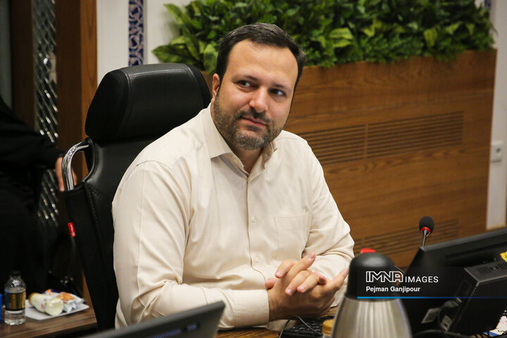 پالایشگاه اصفهان در پروژه قطار سریع‌السیر و بخش لجستیک سهیم شود