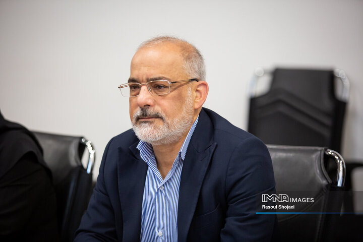 برای ایجاد ۱۲۳ کیلومتر فیبر نوری در منطقه ۴ اصفهان برنامه داریم