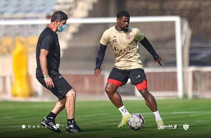 تمرین امروز پرسپولیس در آزادی برگزار شد/ خداحافظی میشائیل اونینگ با اعضای تیم