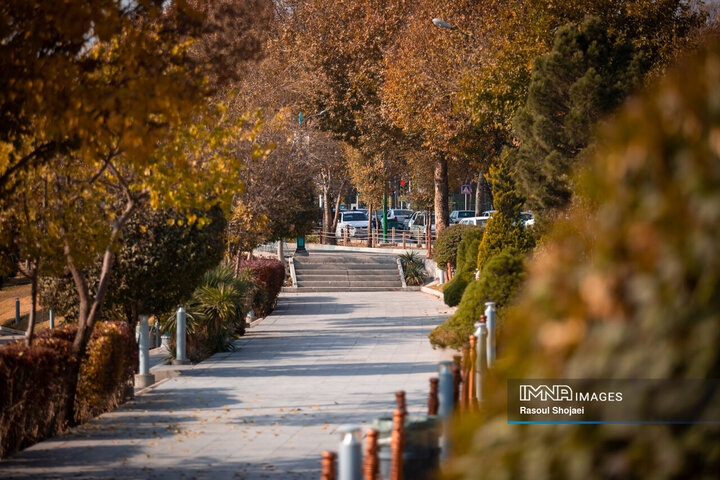 پاییز هزار رنگ اصفهان