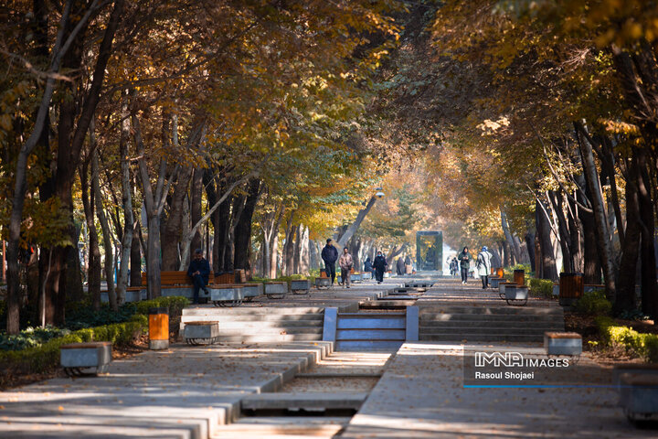 پاییز هزار رنگ اصفهان