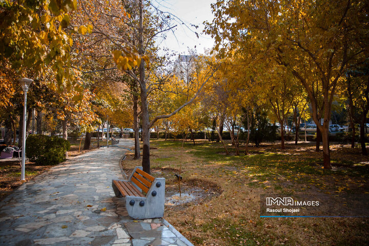 پاییز هزار رنگ اصفهان