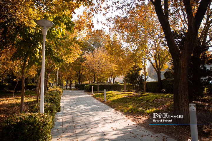 پاییز هزار رنگ اصفهان