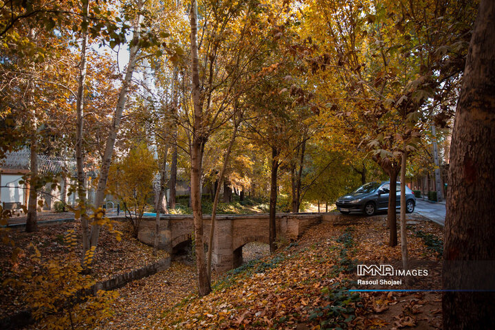پاییز هزار رنگ اصفهان
