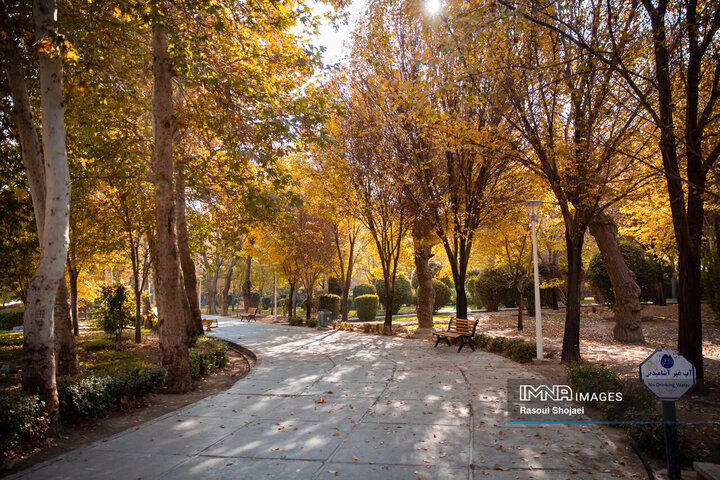 پاییز هزار رنگ اصفهان