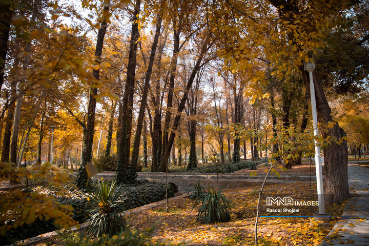 پاییز هزار رنگ اصفهان