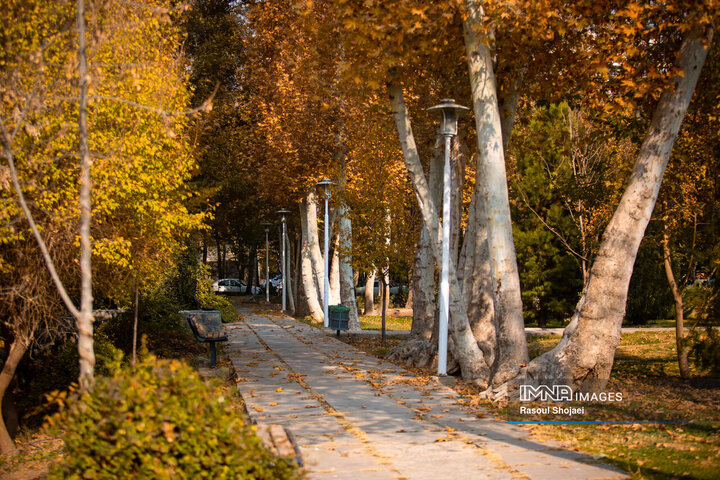 پاییز هزار رنگ اصفهان